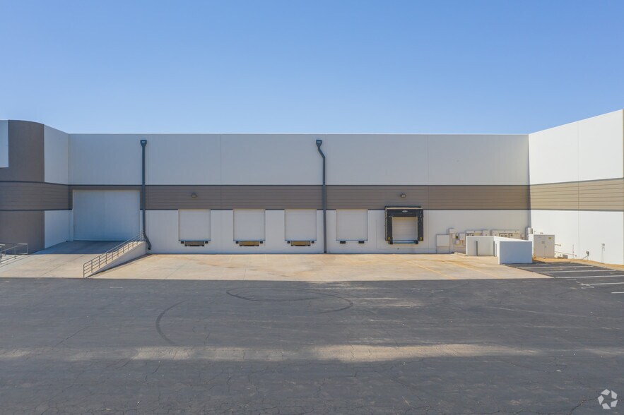 More Photos Of 5302 W Buckeye Rd, Phoenix Distribution For Lease