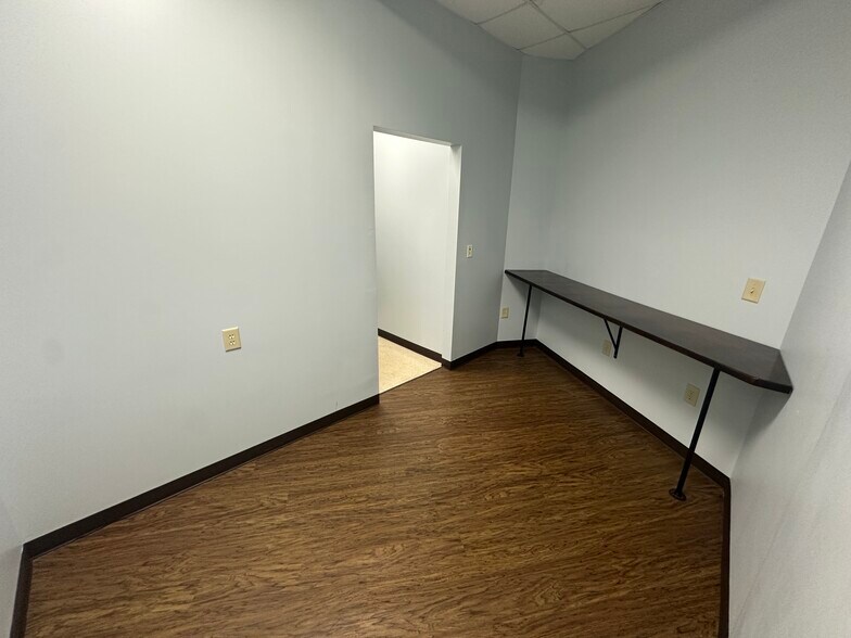 More Photos Of 7752-7756 Gateway Ln, Concord Medical For Lease