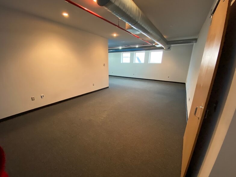 More Photos Of 1501 Iron St, North Kansas City Warehouse For Lease