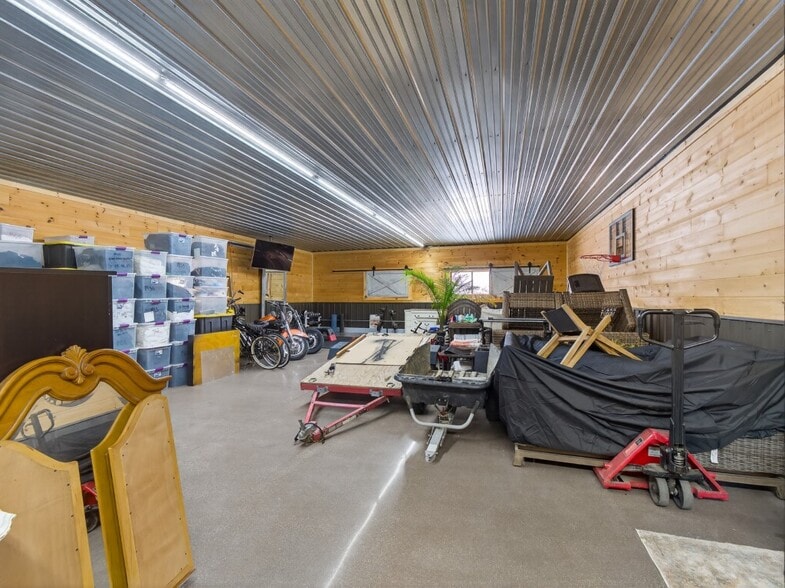 More Photos Of 15306 Covington Rd, Fort Wayne Flex For Sale