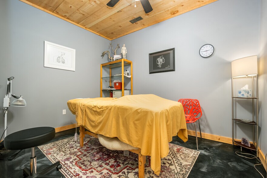 More Photos Of 541 Spruce St, Thomas Flex For Sale