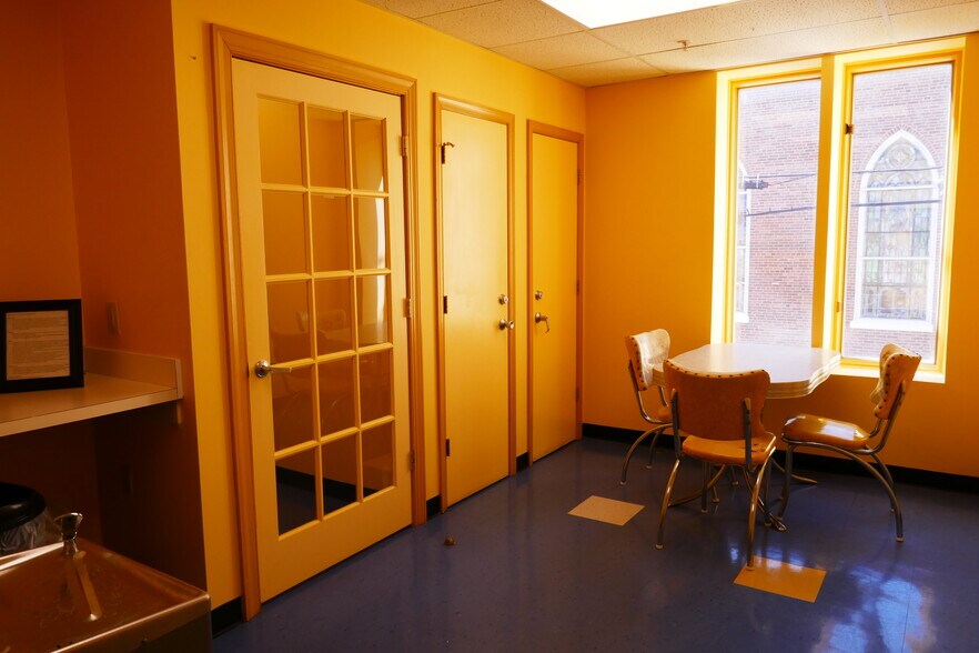 More Photos Of 9 N Loudoun St, Winchester Office For Sale