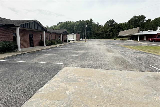 More Photos Of 301 Lake Dr, Ripley Office For Sale