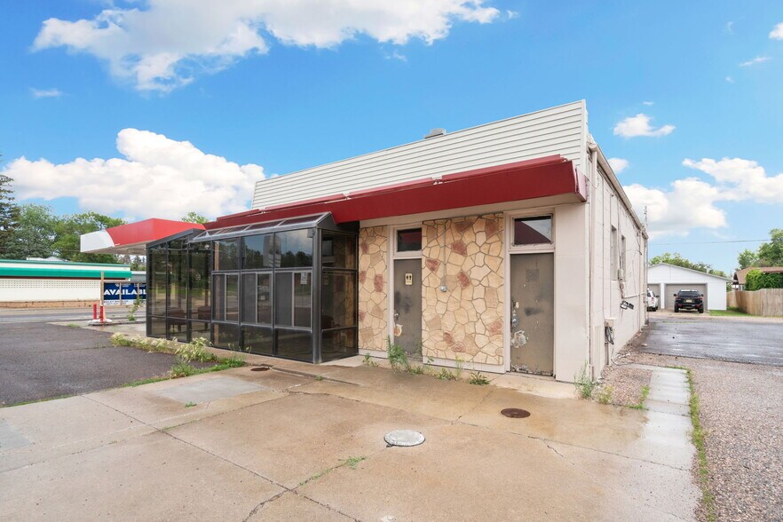 More Photos Of 1822 Logan Ave, Cheyenne Service For Sale