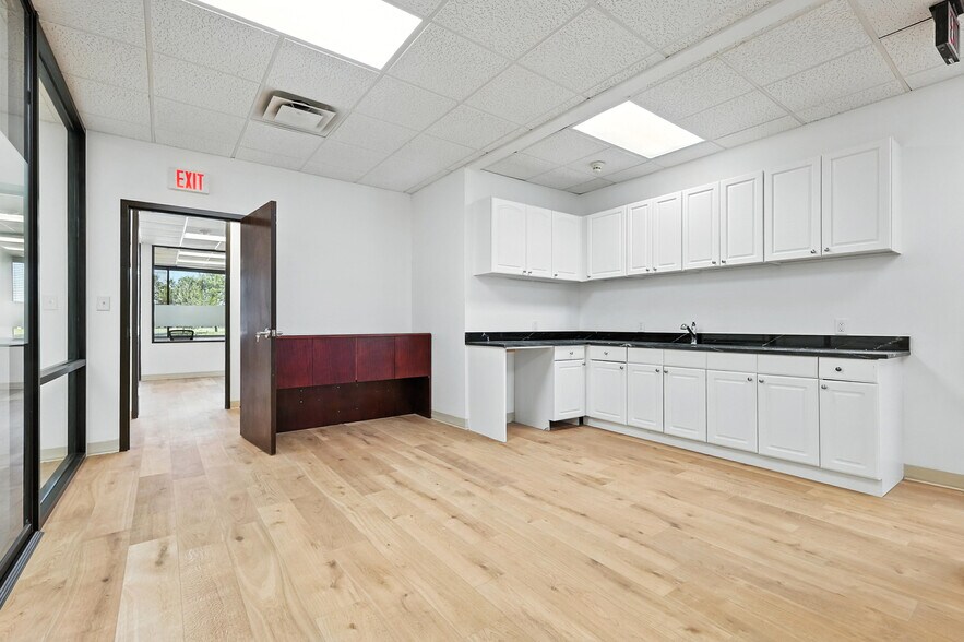 More Photos Of 1100 W Campbell Rd, Richardson Office For Sale