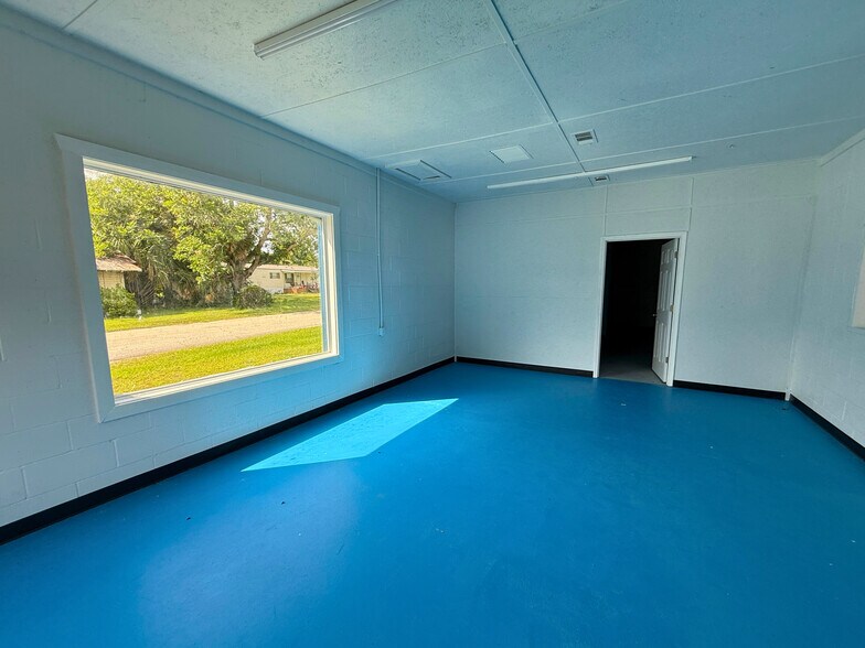 More Photos Of 3851 Harrington st, Oak Park Freestanding For Sale