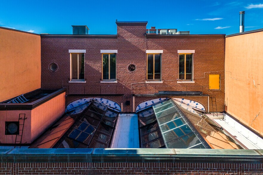 More Photos Of 7062-7064 Boul Saint-Laurent, Montréal Office For Sale