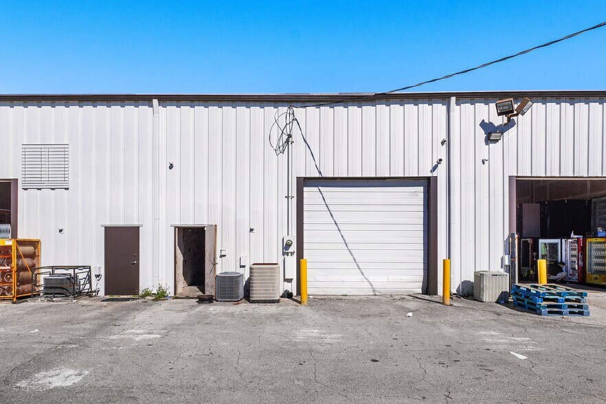 More Photos Of 1979 10th Ave N, Lake Worth Beach Light Distribution For Sale