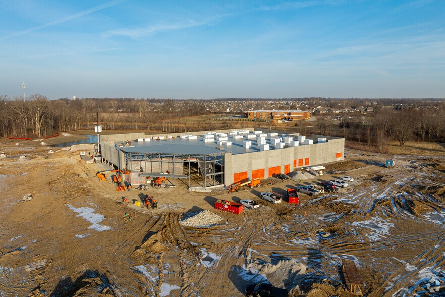 More Photos Of 15836 Southeastern Pky, Fishers Land For Lease