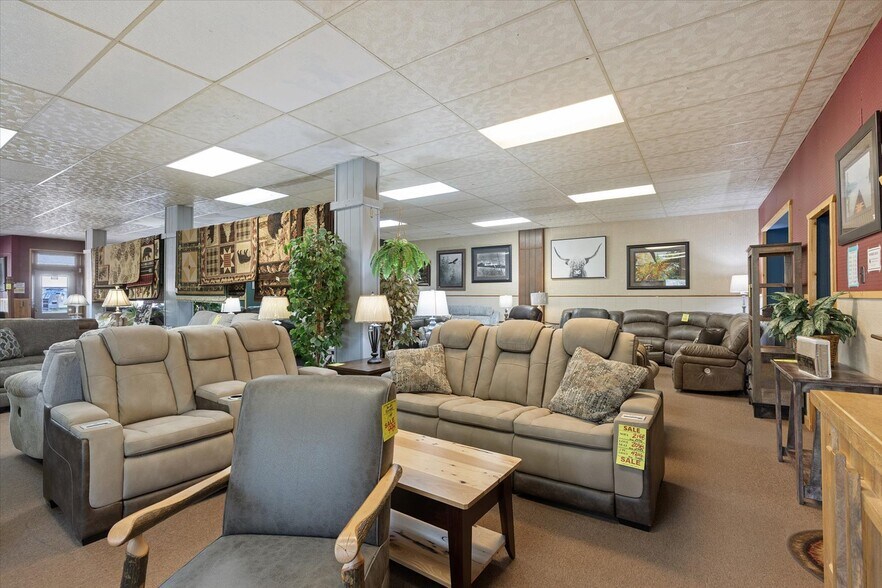 More Photos Of 816 NW 4th St, Grand Rapids General Retail For Sale