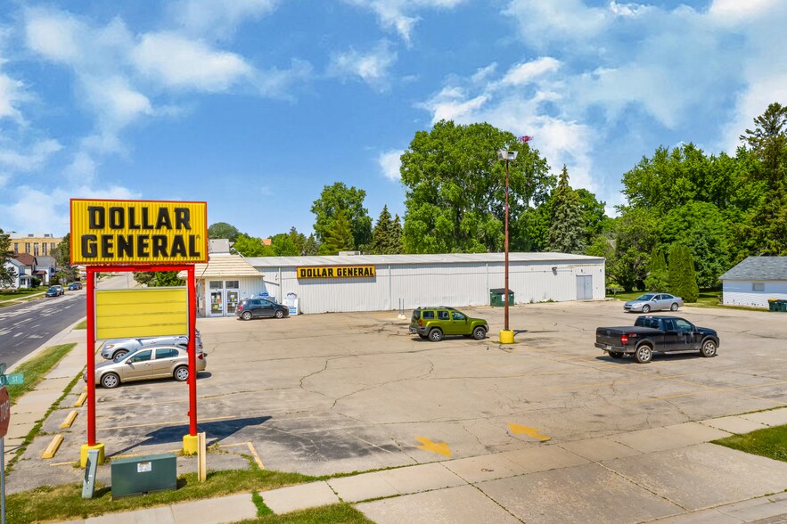 More Photos Of 331 E Center St, Juneau Storefront For Sale