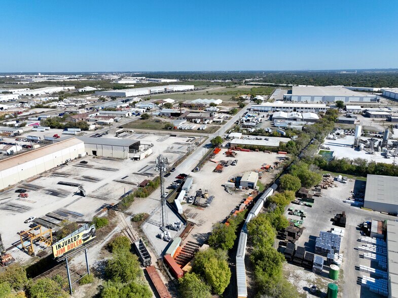 More Photos Of 2420 NE 35th St, Fort Worth Service For Lease