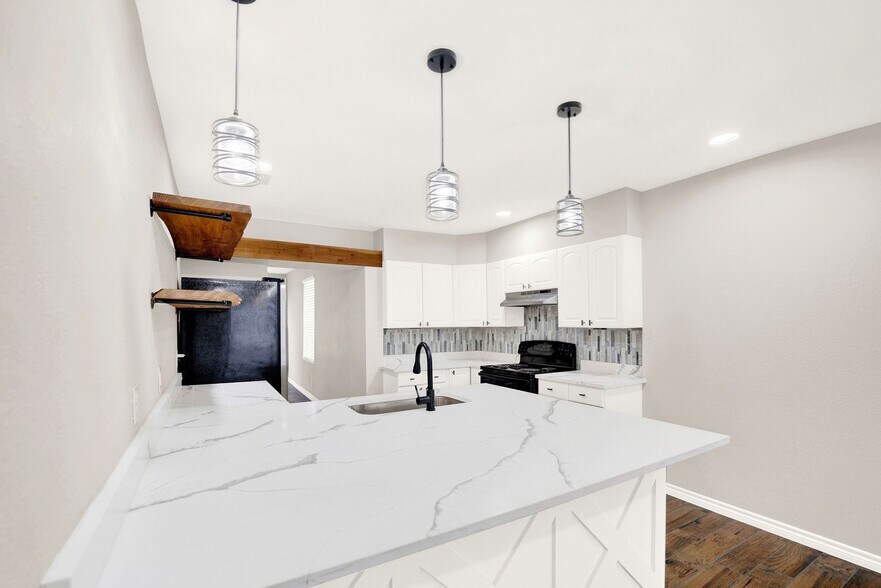 More Photos Of 285 San Antonio, Leming Multifamily For Sale