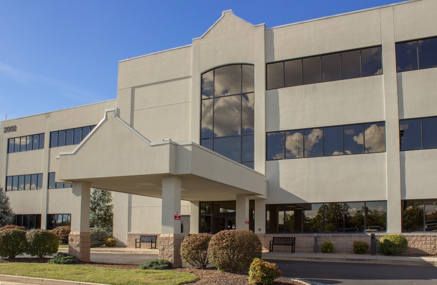 More Photos Of 2002 Brookside Dr, Kingsport Medical For Lease