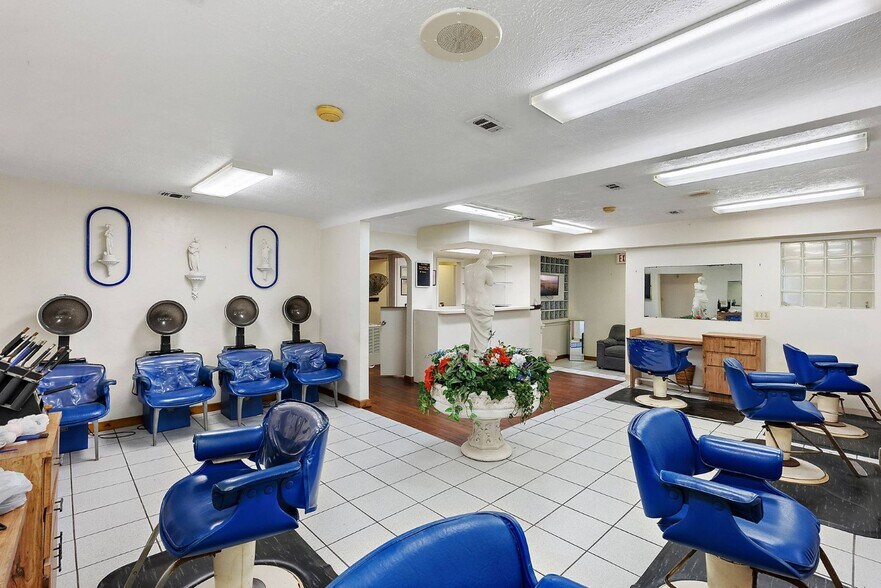 More Photos Of 3425 22nd Ave S, Saint Petersburg Storefront For Sale