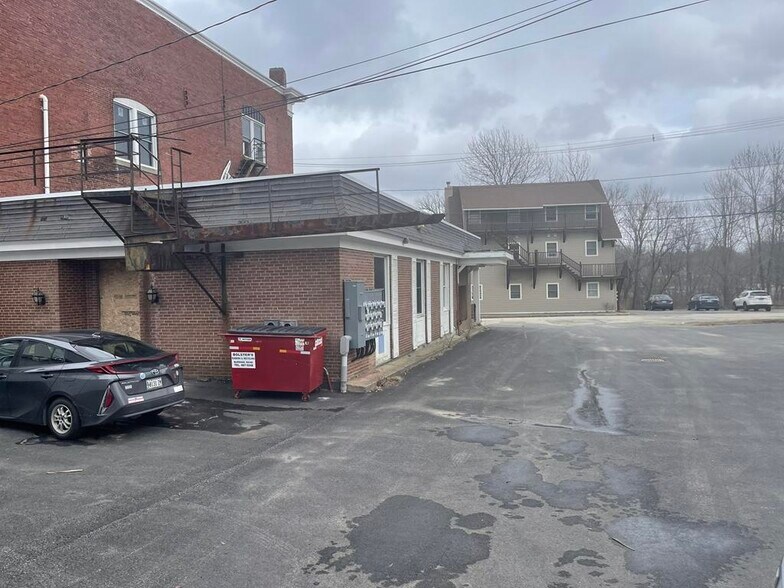 More Photos Of 161 Main St, Newport Storefront Retail Residential For Sale