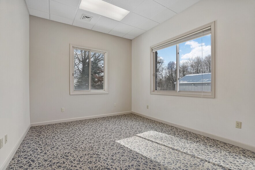 More Photos Of 908 E Waterloo Rd, Akron Medical For Lease