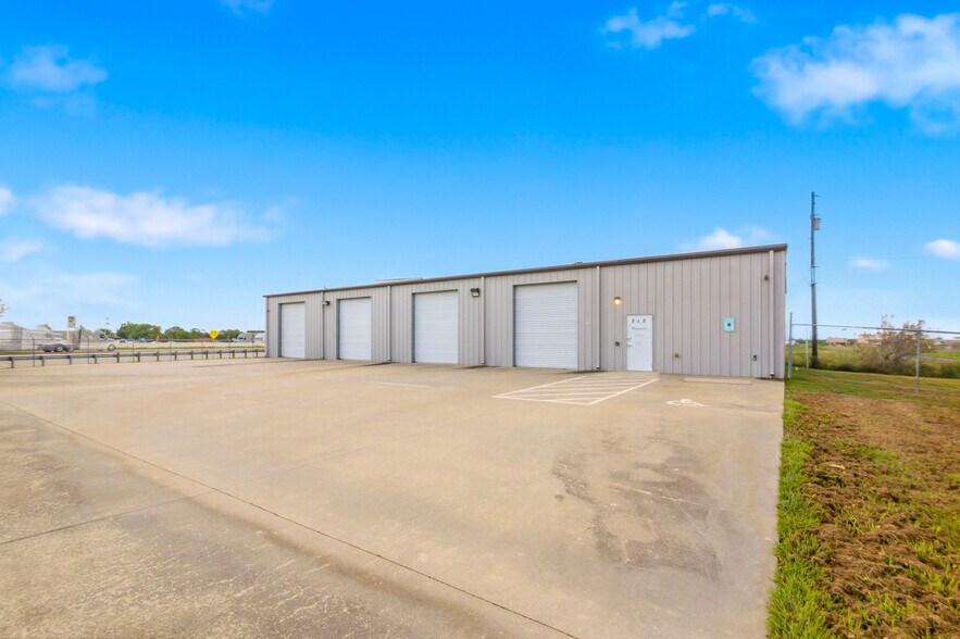 More Photos Of 512 Hartman Rd, Victoria Warehouse For Sale