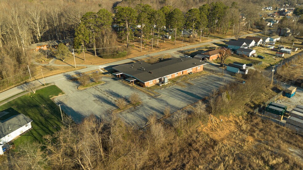 More Photos Of 450 S Chamberlain Ave, Rockwood Office For Sale