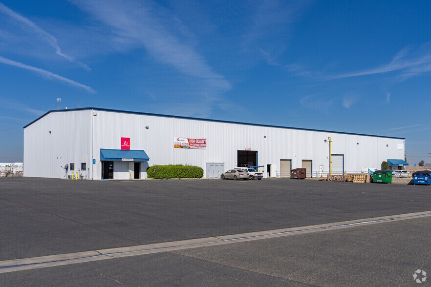 More Photos Of 7345 W Goshen Ave, Visalia Warehouse For Lease
