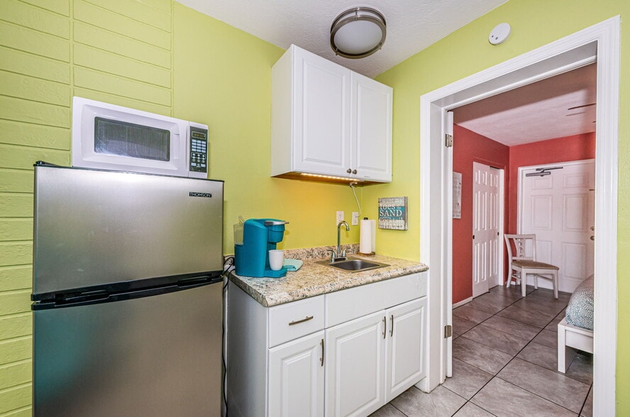 More Photos Of 12100 Gulf Blvd, Treasure Island Hotel For Sale