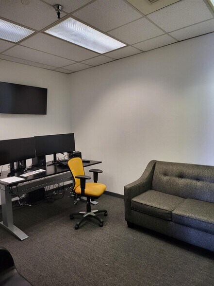 More Photos Of 3000 N Hollywood Way, Burbank Office For Lease