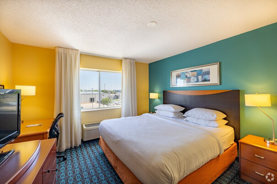 More Photos Of 4221 Industrial Ave, Lincoln Hotel For Sale