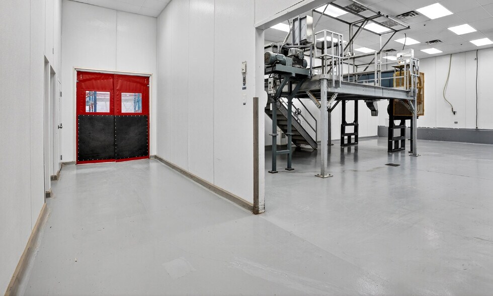 More Photos Of 40 Rue John-F.-Kennedy, Saint-Jérôme Warehouse For Sale