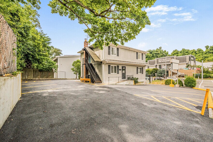 More Photos Of 2132 Central Park Ave, Yonkers Freestanding For Sale