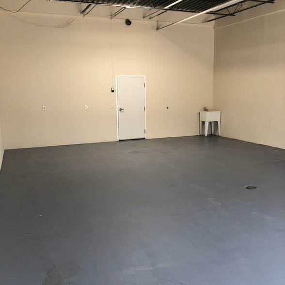 More Photos Of 11601 Pellicano Dr, El Paso Warehouse For Lease