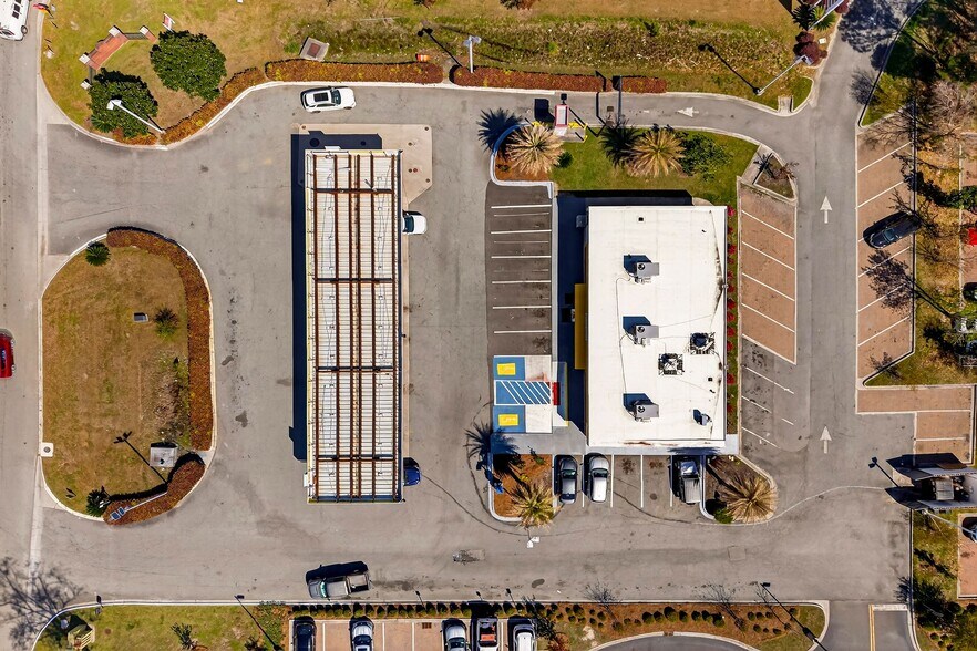 More Photos Of 4 Park Of Commerce Way, Savannah Convenience Store For Sale