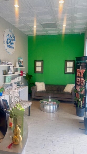 More Photos Of 3317 Lithia Pinecrest Rd, Valrico Unknown For Lease