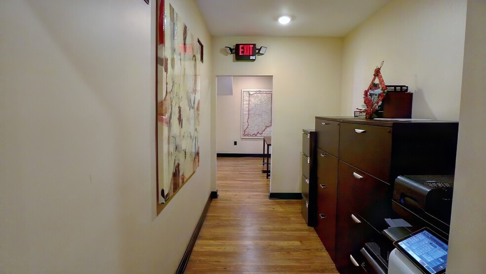 More Photos Of 710 E 64th St, Indianapolis Office For Lease