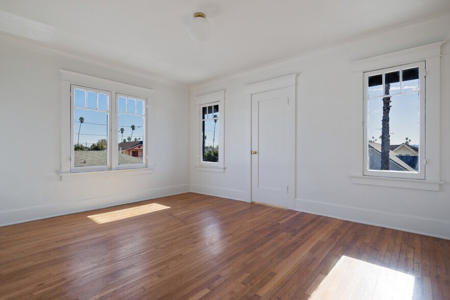 More Photos Of 4572 W Washington Blvd, Los Angeles Office For Sale