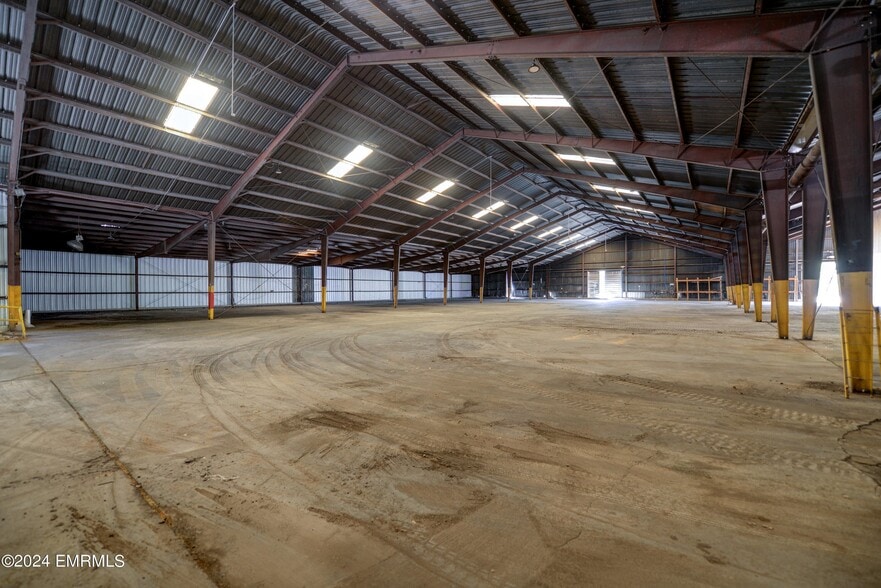 More Photos Of 100 Chestnut st, Pachuta Warehouse For Sale