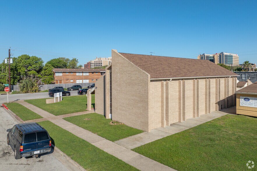 More Photos Of 426 Winnie, Galveston Religious Facility For Lease