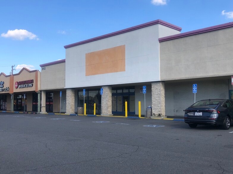 More Photos Of 912-980 S Euclid St, Anaheim General Retail For Sale