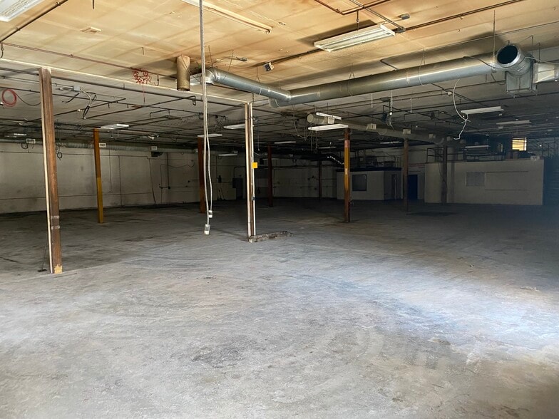 More Photos Of 23 Foundry Ave, Meredith Warehouse For Sale