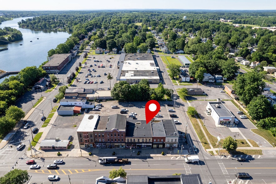 More Photos Of 121 W Broadway, Fulton Storefront Retail Residential For Sale