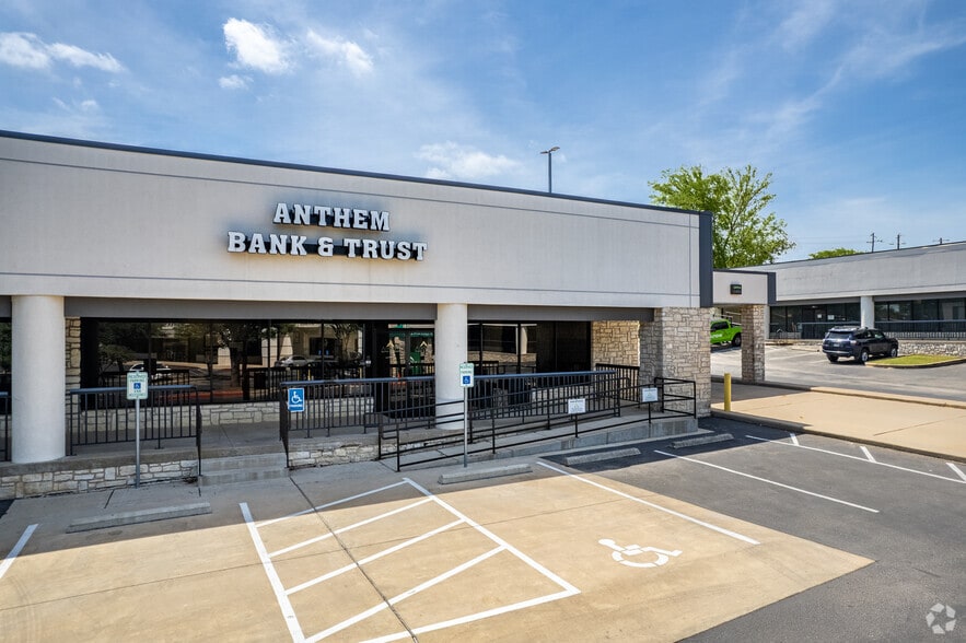 More Photos Of 2300 Lohman's Crossing Rd, Lakeway Unknown For Lease