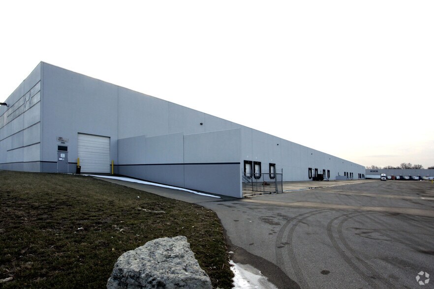 More Photos Of 7700 Trade Port Dr, Louisville Distribution For Lease