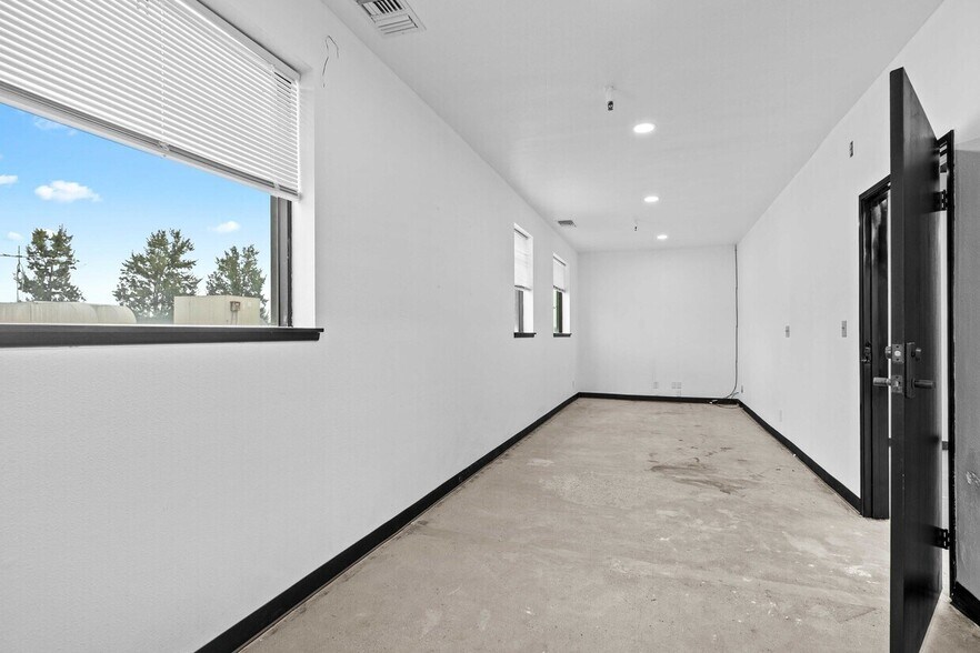 More Photos Of 9036 Winnetka Ave, Northridge Loft Creative Space For Lease