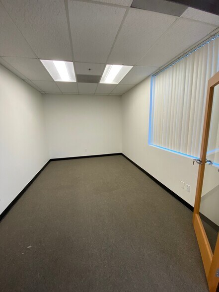 More Photos Of 2240 Celsius Ave, Oxnard Warehouse For Lease