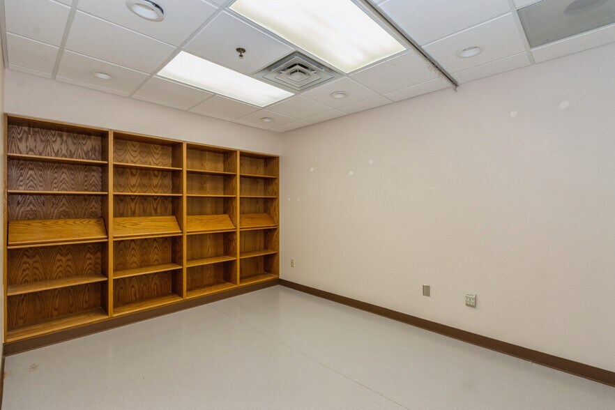 More Photos Of 520 10th Ave, Coralville Medical For Sale