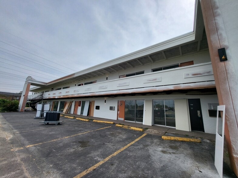 More Photos Of 7350 N Hanley Rd, Hazelwood Hotel For Sale