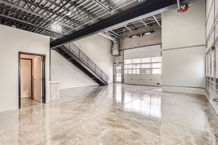 More Photos Of 10264 Dransfeldt Rd, Parker Showroom For Lease