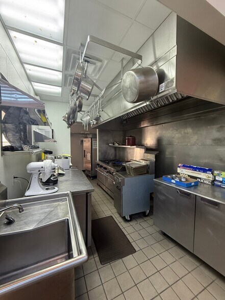 More Photos Of 33518 W Jefferson Ave, Rockwood Restaurant For Sale