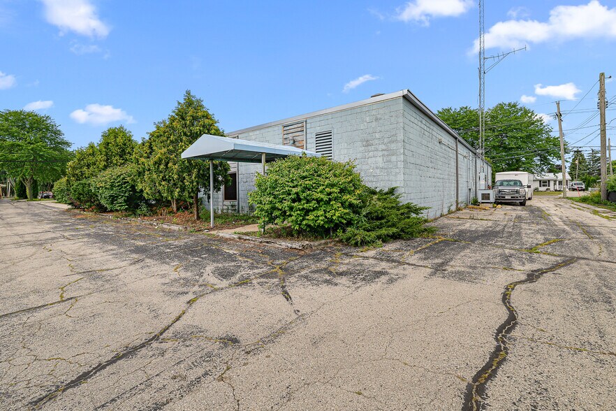 More Photos Of 254 Winnebago Dr, Fond Du Lac Office For Sale