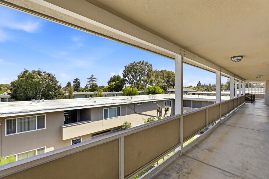 More Photos Of 527 Walker Dr, Mountain View Apartments For Sale