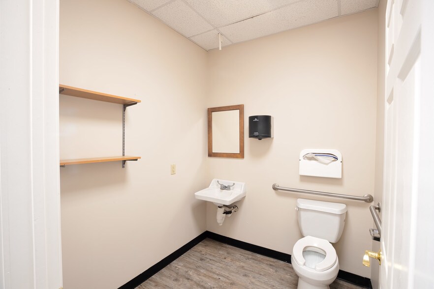 More Photos Of 221 Barren Springs Dr, Houston Unknown For Lease